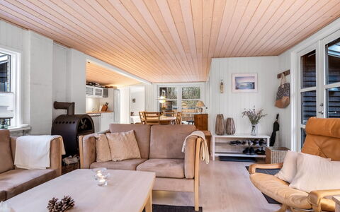 Peadda - 300M from the Sea: Design Intérieur, Meubles, Sol, Bois, Plafond, Sol, Parquet, Salon, Canapé, Pièce