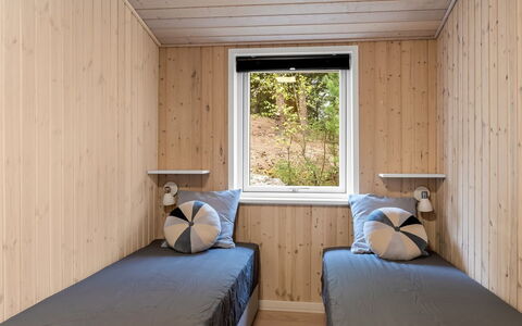 Peadda - 300M from the Sea: Bois, Sol, Sol, Design Intérieur, Plafond, Pièce, Chambre, Tache De Bois, Dur, Lit