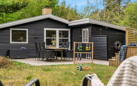 Peadda - 300M from the Sea: Bois, Maison, Domicile, Chalet, Siding, Porte, Batiments Jardin, Porche, Dur, Biens