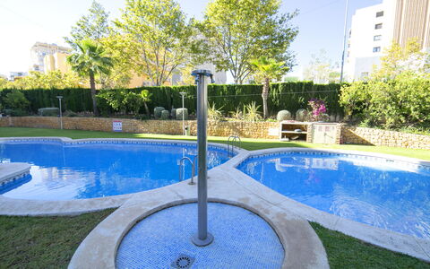 Apolo Xviii: Appartement, Condominium, Zone Résidentielle, Design Urbain, Usage Mixte, Bâtiment Commercial, Balcon, Hôtel, Ombre