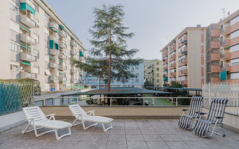 La Terrazza di Alessia e Luca: Bâtiment, Appartement, Zone Résidentielle, Quartier, Condominium, Balcon, Design Urbain, Établissements Humains, Composite