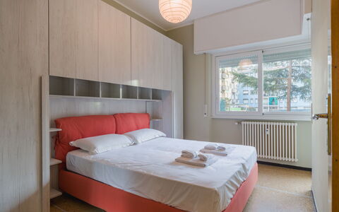 La Terrazza di Alessia e Luca: Meubles, Lit, Design Intérieur, Chambre, Mur, Sol, Sol, Drap De Lit, Bois, Literie