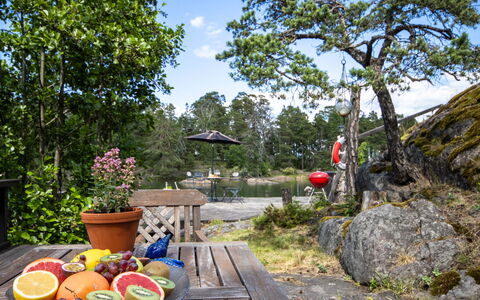 Skärgårdsdröm På Ön: Jardin, Mobilier De Jardin, Chaise, Pot De Fleur, Aménagement Paysager, Arrière-Cour, Cour, Eco Hôtel, Tableau De Plein Air