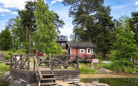 Skärgårdsdröm På Ön: Arbre, Maison, Voie Navigable, Chalet, Banque, Zone Rurale, Domicile, Lac