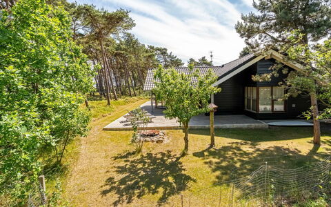 Groa - 50M from the Sea: Chalet, Jardin, Ombre, Biens, Aménagement Paysager, Ferme, Batiments Jardin, Siding, Cour, Allée