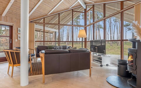 Groa - 50M from the Sea: Bois, Plafond, Sol, Design Intérieur, Sol, Parquet, Dur, Pièce, Tache De Bois, Chaise