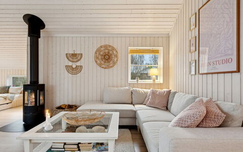 Galatia - 1.4Km from the Sea: Bois, Design Intérieur, Sol, Canapé, Salon, Sol, Meubles, Domicile, Plafond