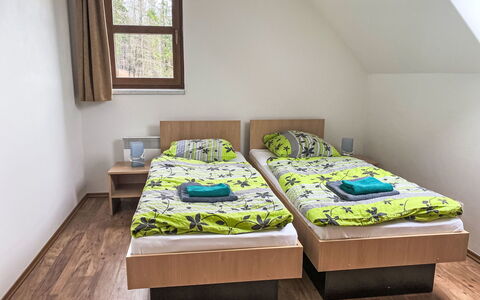 Green Valley Park Stárkov 9: Lit, Chambre, Literie, Drap De Lit, Bois, Cadre De Lit, Sol, Design Intérieur, Sol, Meubles