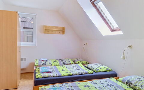 Green Valley Park Stárkov 15: Chambre, Lit, Literie, Design Intérieur, Drap De Lit, Domicile, Meubles, Sol, Cadre De Lit, Pièce