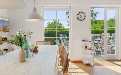 Siegfried - 100M from the Sea: Meubles, Design Intérieur, Chaise, Sol, Table, Bois, Sol, Table Cuisine Et Salle A Manger, Salle À Manger, Domicile