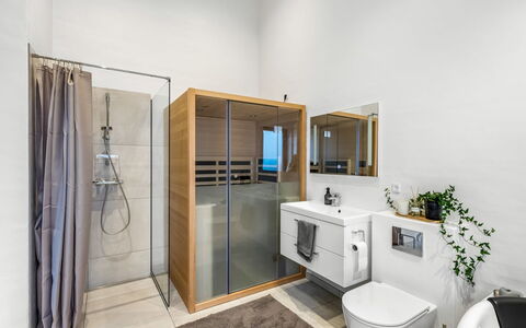 Damiana - 1.1Km from the Sea: Sol, Design Intérieur, Sol, Luminaire Plomberie, Bois, Salle De Bains, Plafond, Robinet, Armoire De Toilette, Évier