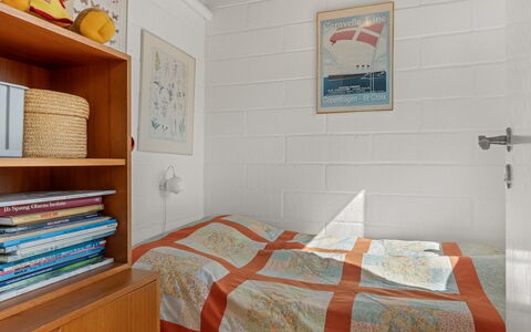 Answald - 250M from the Sea: Mur, Design Intérieur, Chambre, Sol, Bois, Sol, Meubles, Plafond, Lit, Drap De Lit