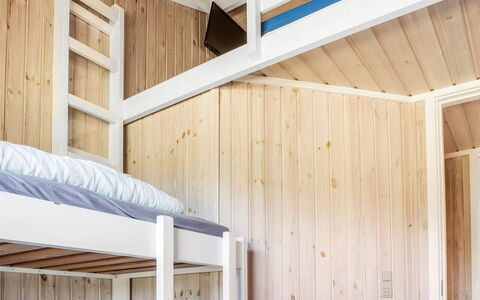 Erle - 990M from the Sea: Lit Superposé, Bois, Chambre, Sol, Design Intérieur, Sol, Plafond, Lit, Pièce, Literie