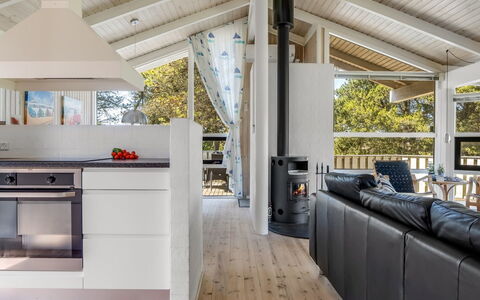 Erle - 990M from the Sea: Design Intérieur, Sol, Bois, Plafond, Meubles, Sol, Pièce, Parquet, Domicile, Cuisine