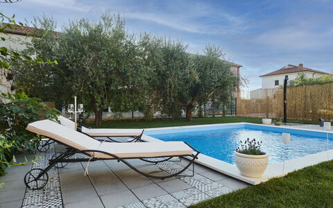 Mediterranea: Piscine, Bleu, Mobilier De Jardin, Meubles, Recours, Composite, Ombre, Eco Hôtel, Balancelle, Caractéristique De L'Eau
