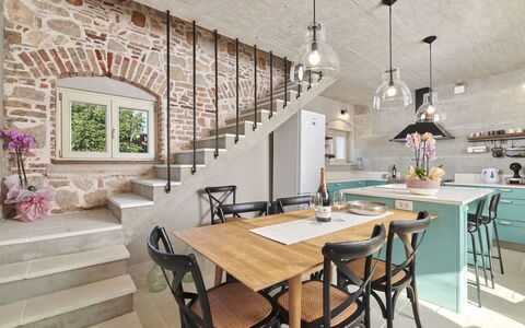 Mediterranea: Meubles, Design Intérieur, Sol, Bois, Table, Chaise, Cuisine, Table Cuisine Et Salle A Manger, Plafond, Luminaire
