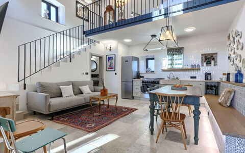 La Gioia: Meubles, Design Intérieur, Sol, Plafond, Sol, Salon, Table, Canapé, Chaise, Domicile