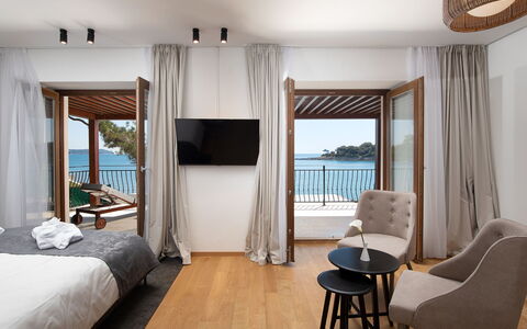 Dubravka: Meubles, Bois, Design Intérieur, Sol, Mer, Pièce, Appartement, Chambre, Lit, Rideau