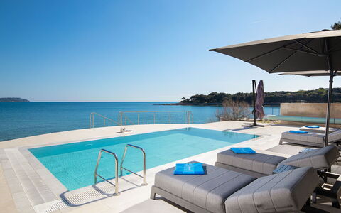 Dubravka: Bleu, L'Eau, Piscine, Mobilier De Jardin, Recours, Loisir, Balancelle, Mer, Ombre, Eco Hôtel