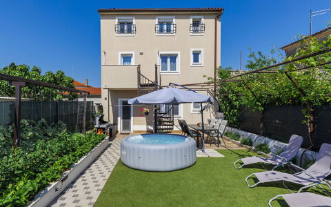 L&V: Piscine, Ombre, Cour, Cour, Arrière-Cour, Aménagement Paysager, Balcon, Mobilier De Jardin, Gazon Artificiel, Hôtel