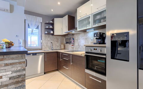L&V: Appareil De Cuisine, Cuisine, Comptoir, Meubles, Cabinetry, Principaux Appliance, Design Intérieur, Sol, Bois, Sol