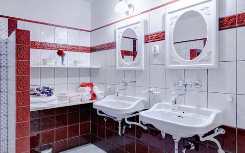 Villa Erta: Design Intérieur, Luminaire Plomberie, Sol, Sol, Lavabo, Évier, Salle De Bains, Plomberie, Robinet, Tuile