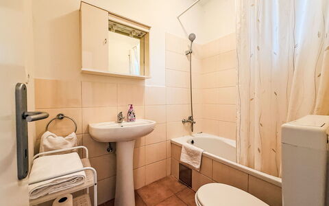 Zaton 210: Sol, Sol, Luminaire Plomberie, Salle De Bains, Design Intérieur, Lavabo, Pièce, Plomberie, Toilette, Évier