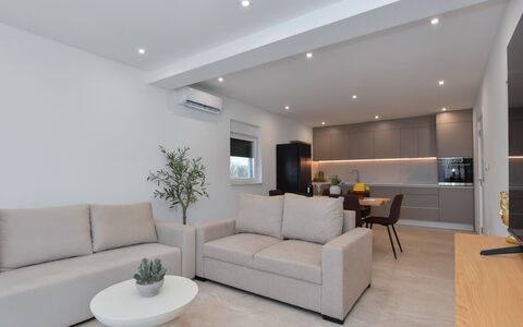 Ivy: Meubles, Design Intérieur, Canapé, Sol, Sol, Mur, Table, Salon, Plafond, Bois