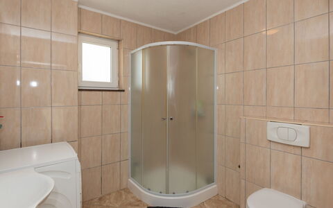 Matanovi Dvori: Sol, Mur, Sol, Luminaire Plomberie, Design Intérieur, Plafond, Pièce, Salle De Bains, Plomberie, Toilette