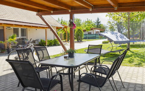 Balatonbereny 101: Meubles, Mobilier De Jardin, Table, Chaise, Tableau De Plein Air, Table Cuisine Et Salle A Manger, Ombre, Table Basse, Patio, Jardin