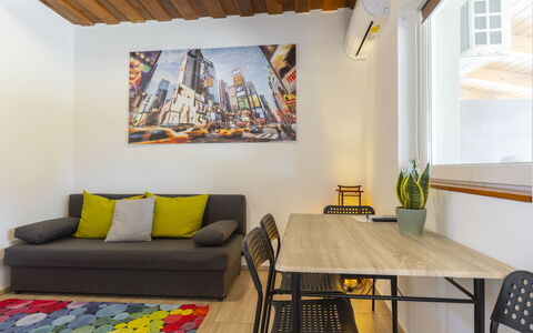 Balatonbereny 101: Meubles, Design Intérieur, Sol, Sol, Canapé, Pièce, Mur, Bois, Plafond, Salon