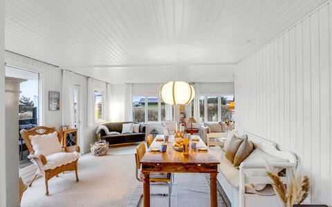 Alvia - 250M from the Sea: Meubles, Bois, Design Intérieur, Sol, Sol, Chaise, Pièce, Plafond, Salon, Appartement