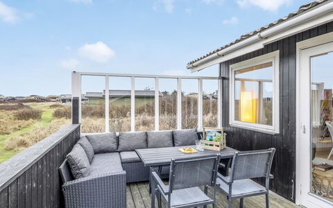 Alvia - 250M from the Sea: Meubles, Bois, Design Intérieur, Sol, Sol, Chaise, Pièce, Plafond, Salon, Appartement