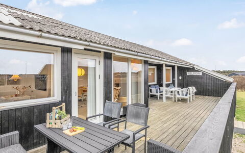 Alvia - 250M from the Sea: Meubles, Bois, Design Intérieur, Sol, Sol, Chaise, Pièce, Plafond, Salon, Appartement