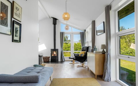 Thorulf - 450M from the Sea: Meubles, Design Intérieur, Sol, Plafond, Sol, Canapé, Salon, Pièce, Chaise, Domicile