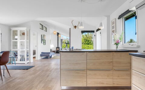 Thorulf - 450M from the Sea: Meubles, Design Intérieur, Sol, Comptoir, Sol, Parquet, Cabinetry, Bois, Cuisine, Revêtement De Sol Stratifié