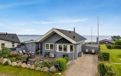 Tofan - 75M from the Sea: Bleu, Chalet, Maison, Domicile, Ferme, Biens, Siding
