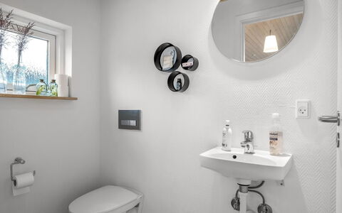 Tofan - 75M from the Sea: Salle De Bains, Design Intérieur, Luminaire Plomberie, Mur, Lavabo, Sol, Évier, Sol, Toilette, Robinet