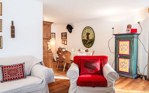 Chesa Saira 2: Meubles, Design Intérieur, Sol, Canapé, Bois, Pièce, Salon, Sol, Éclairage, Plafond