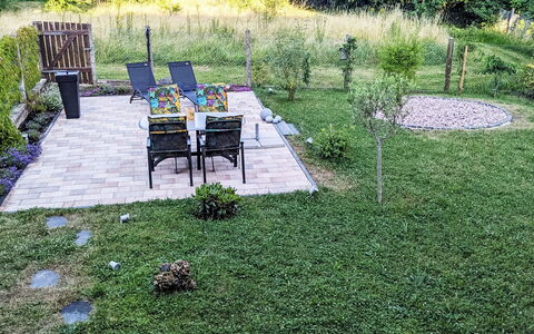 Helfrichs Ferienwohnung: Herbe, Jardin, Arbuste, Mobilier De Jardin, Pelouse, Couverture De Sol, Arrière-Cour, Cour, Aménagement Paysager