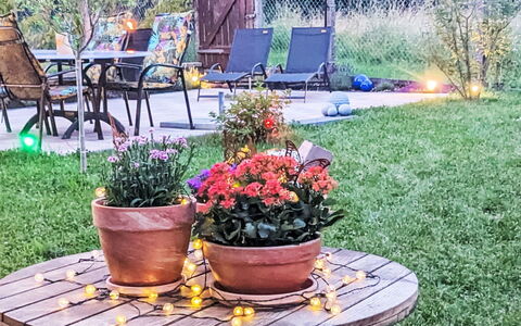 Helfrichs Ferienwohnung: Meubles, Vert, Mobilier De Jardin, Chaise, Tableau De Plein Air, Table, Jardin, Pelouse, Couverture De Sol