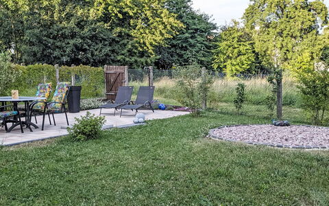 Helfrichs Ferienwohnung: Herbe, Arbre, Jardin, Arbuste, Pelouse, Lot Terre, Ombre, Couverture De Sol