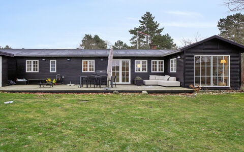 Wigot - 225M to the Fjord: Végétation, Arbuste, Printemps, Chalet, Jardin, Ombre, Arrière-Cour, Cour, Chaise