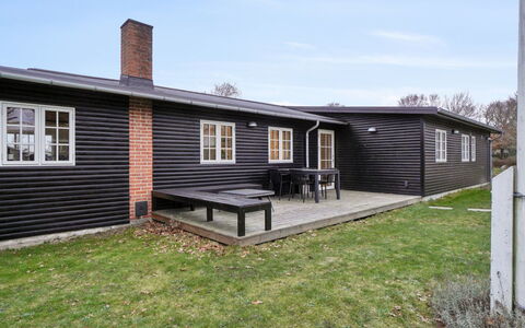 Wigot - 225M to the Fjord: Végétation, Arbuste, Printemps, Chalet, Jardin, Ombre, Arrière-Cour, Cour, Chaise