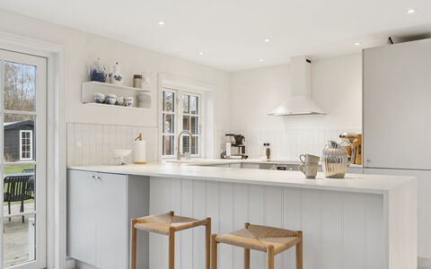 Wigot - 225M to the Fjord: Meubles, Sol, Design Intérieur, Cuisine, Comptoir, Sol, Bois, Cabinetry, Appareil De Cuisine, Plafond
