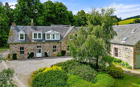 Old Dairy on Aigas Golf Course: Arbuste, Chalet, Maison, Biens, Domicile, Toit, Jardin, Ferme, Manoir, Pelouse
