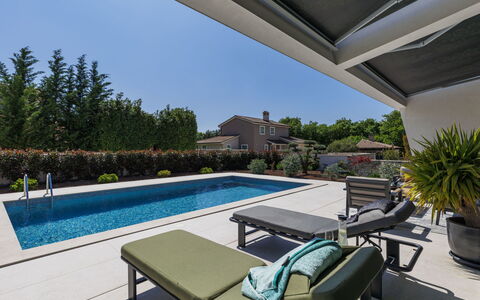 Cedrus: Piscine, Mobilier De Jardin, Meubles, Recours, Chaise, Zone Résidentielle, Ombre, Domicile, Composite, Balancelle