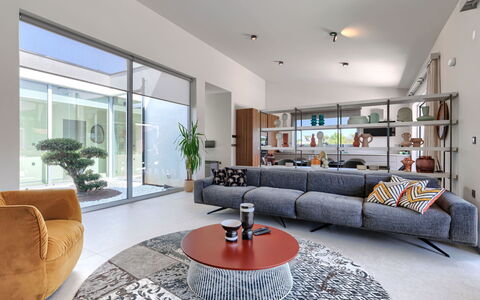 Cedrus: Meubles, Design Intérieur, Sol, Canapé, Sol, Salon, Plafond, Appartement, Table
