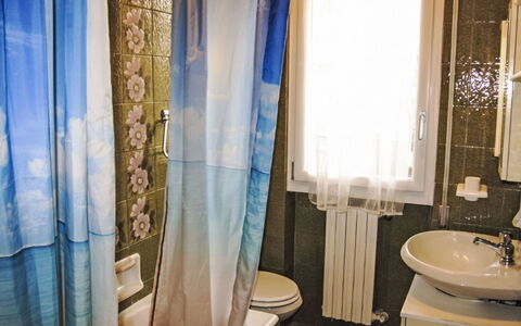 Piedi sulla Spiaggia: Textile, Design Intérieur, Rideau, Sol, Pièce, Luminaire Plomberie, Linge, Traitement De Fenetre, Couvre-Fenêtres, Salle De Bains