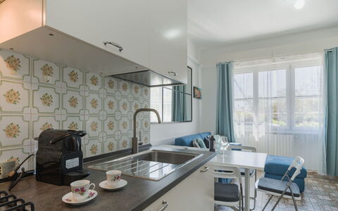 Brezza sul Mare: Cuisine, Comptoir, Design Intérieur, Appareil De Cuisine, Principaux Appliance, Luminaire Plomberie, Sol, Évier, Sol, Robinet